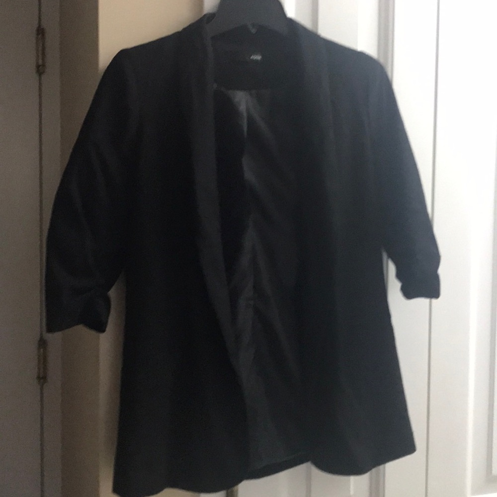 Long black blazer , shorted sleeves